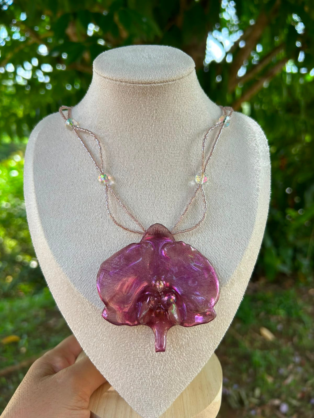 Aura violeta metálico