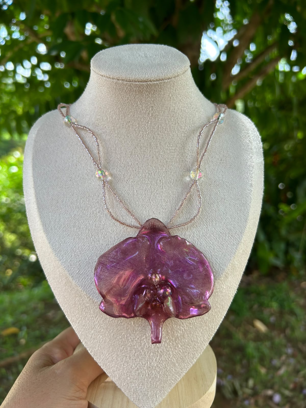 Aura violeta metálico