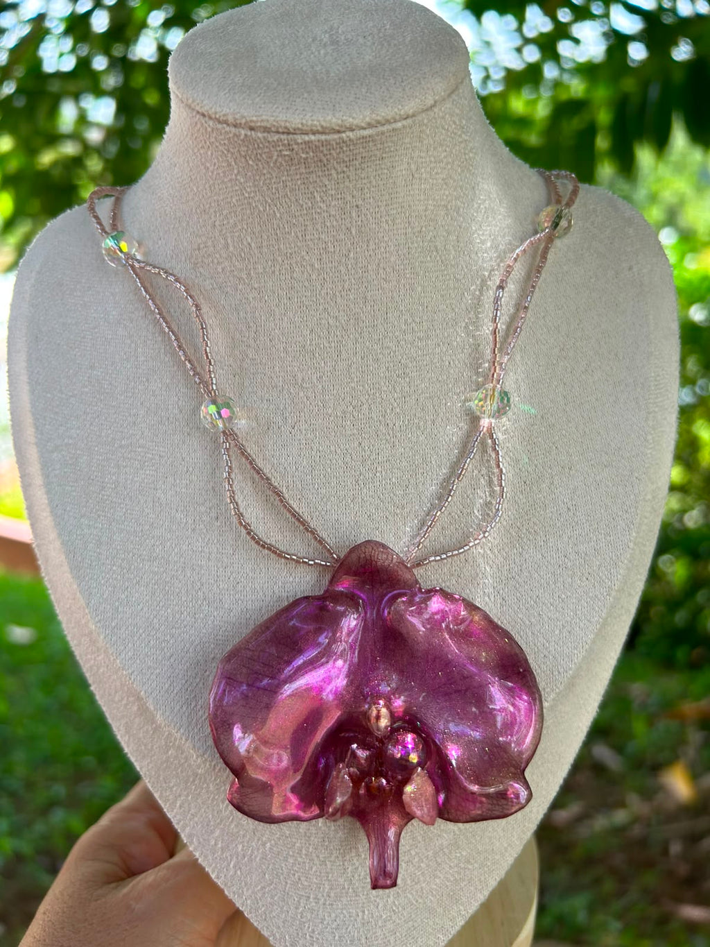 Aura violeta metálico